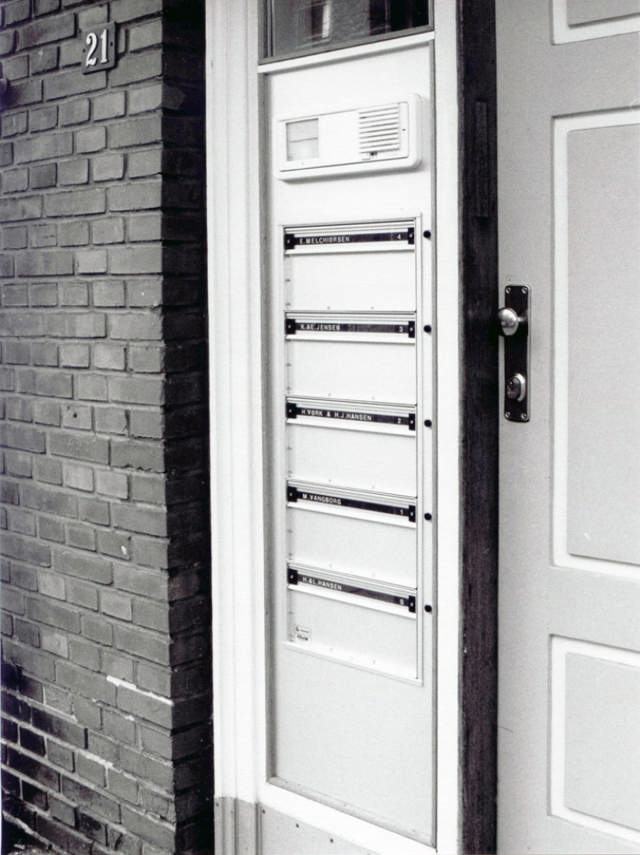 Allux PC1 - ohne Schloss durchgehend RAL 9006 m. Aluminiumtür